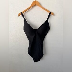 SKIMS Body Super Onyx Push Up Thong Shaping Bodysuit - Size M BD-THG-5618W